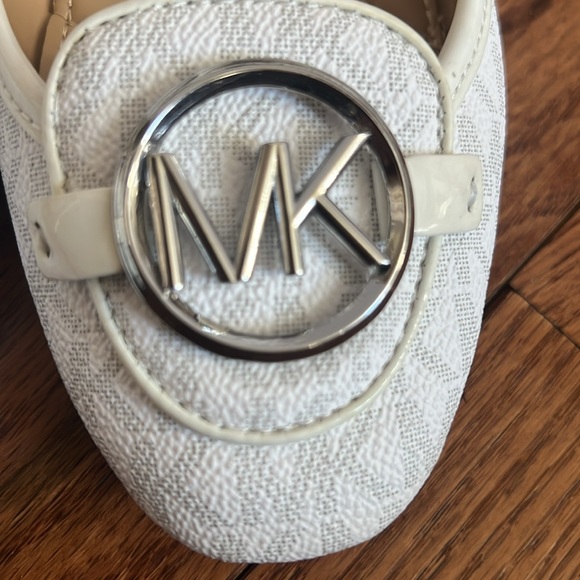 Michael Kors Lillie Moccasins Flats White/Silver - Picture 8 of 14